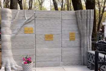 На Ваганьковском кладбище поставили первый памятник, который напечатал 3D-принтер 